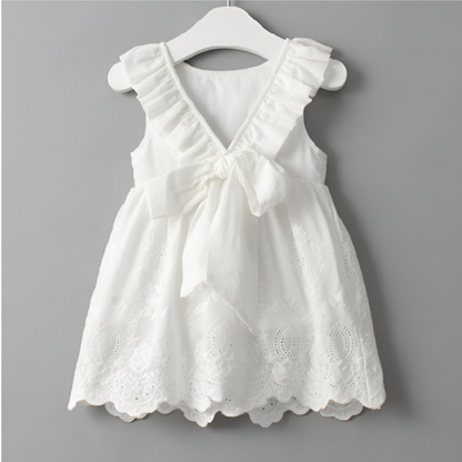 SunLily – Weißes rückenfreies Sommerkleid für kleine Mädchen